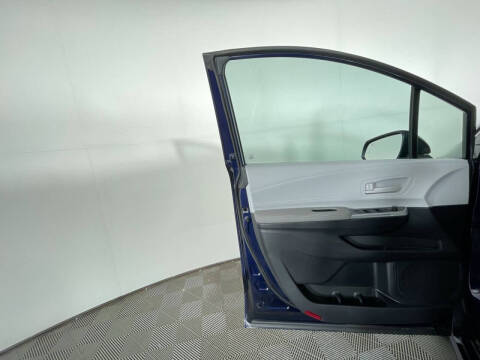 2025 Toyota Sienna LE 8-Passenger