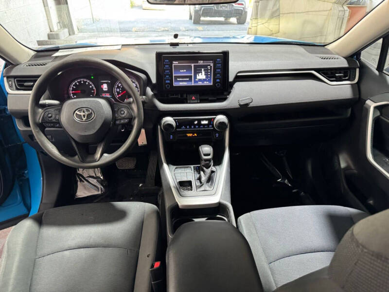 2019 Toyota RAV4 LE