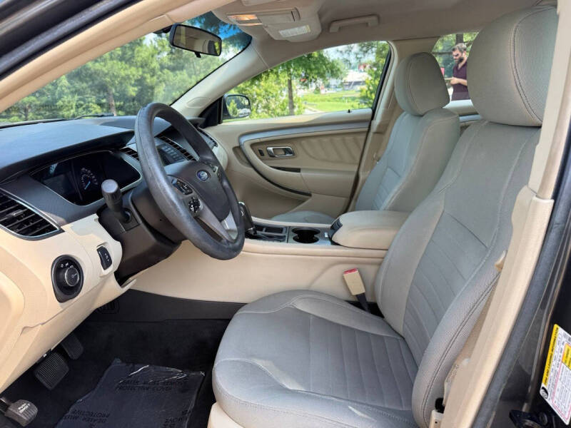 2016 Ford Taurus SE