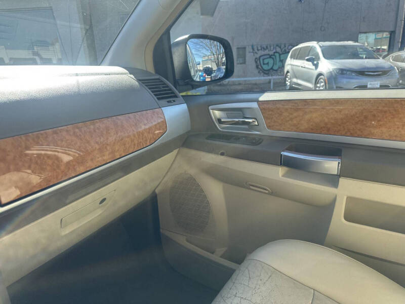 2010 Chrysler Town and Country Limited