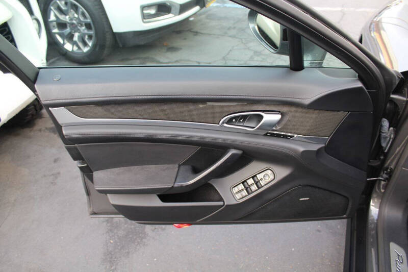 2015 Porsche Panamera GTS