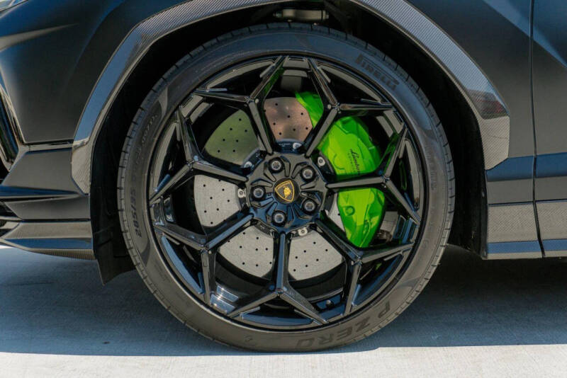 2024 Lamborghini Urus Performante