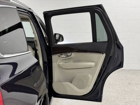 2016 Volvo XC90 T6 Momentum