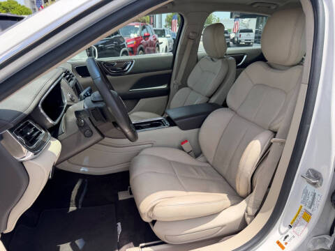 2017 Lincoln Continental Select