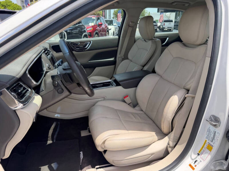 2017 Lincoln Continental Select