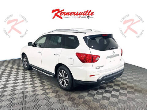 2020 Nissan Pathfinder SV