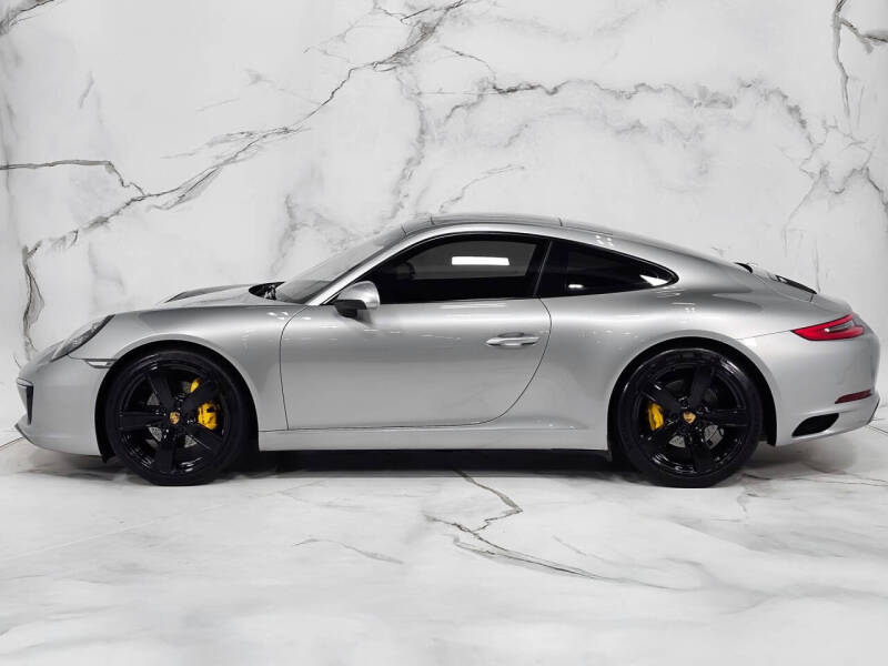 2019 Porsche 911 Carrera