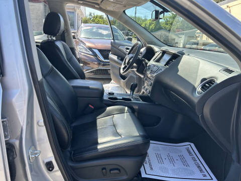 2017 Nissan Pathfinder SL