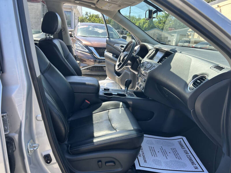 2017 Nissan Pathfinder SL