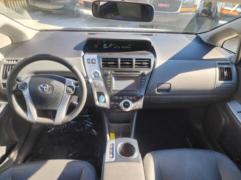 2014 Toyota Prius v Two