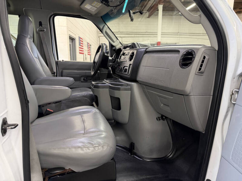 2013 Ford E-Series E-350 SD