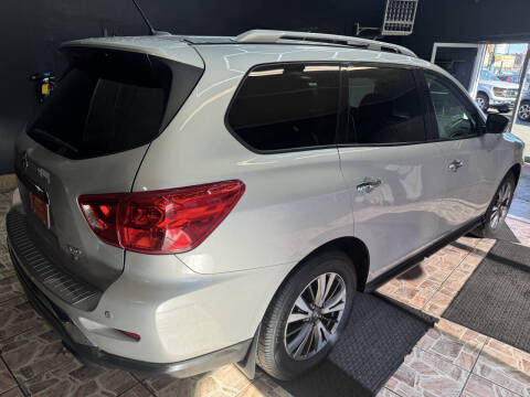 2017 Nissan Pathfinder SV