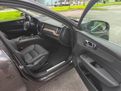 2022 Volvo XC60 B5 Momentum