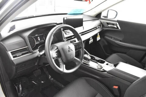 2025 Mitsubishi Outlander ES