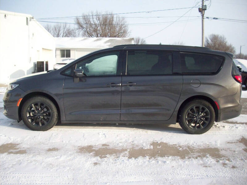 Used 2021 Chrysler Pacifica Touring L with VIN 2C4RC1BG0MR558571 for sale in Kansas City