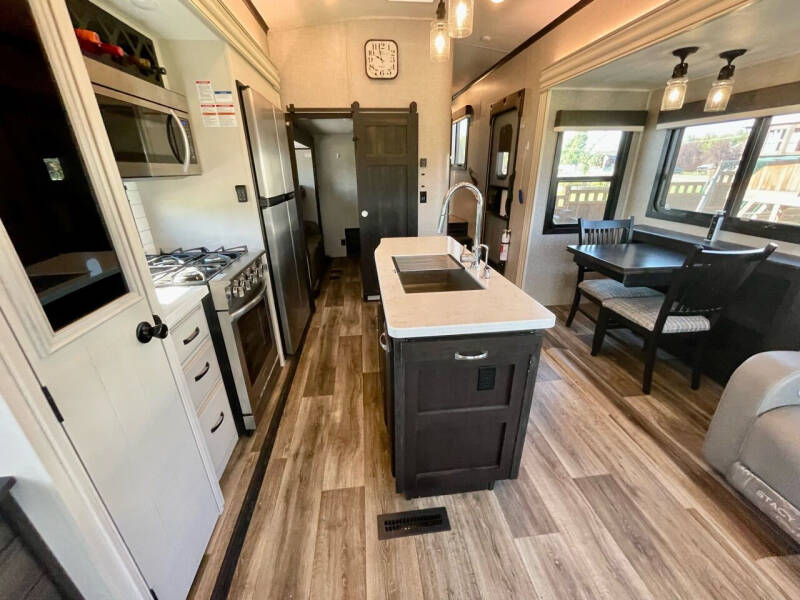 2022 Jayco North Point 377RLBH