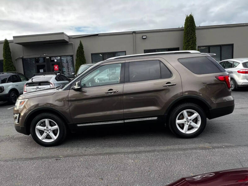 2016 Ford Explorer XLT photo 10