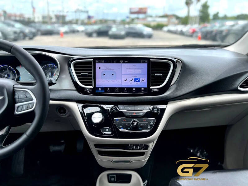 2023 Chrysler Pacifica Touring L