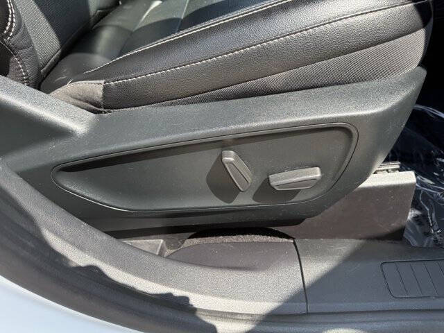 2020 Ford Escape Hybrid Titanium