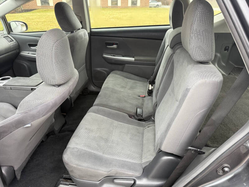 2013 Toyota Prius v Two