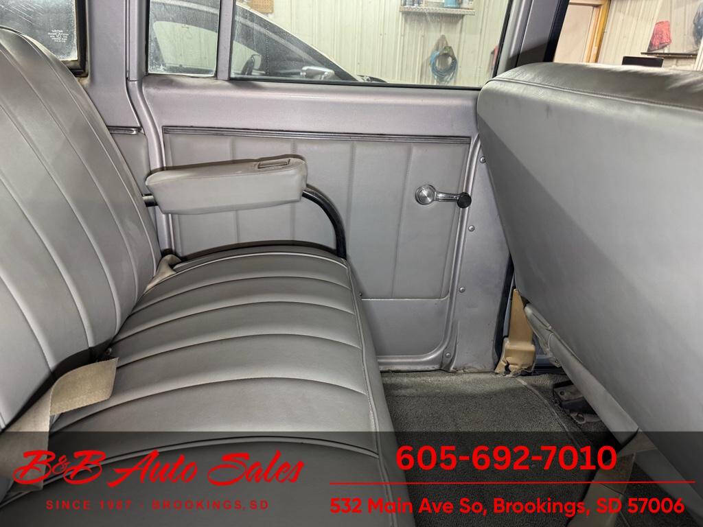 1970 Chevrolet Suburban 22