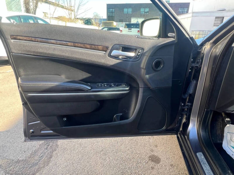 2017 Chrysler 300 C