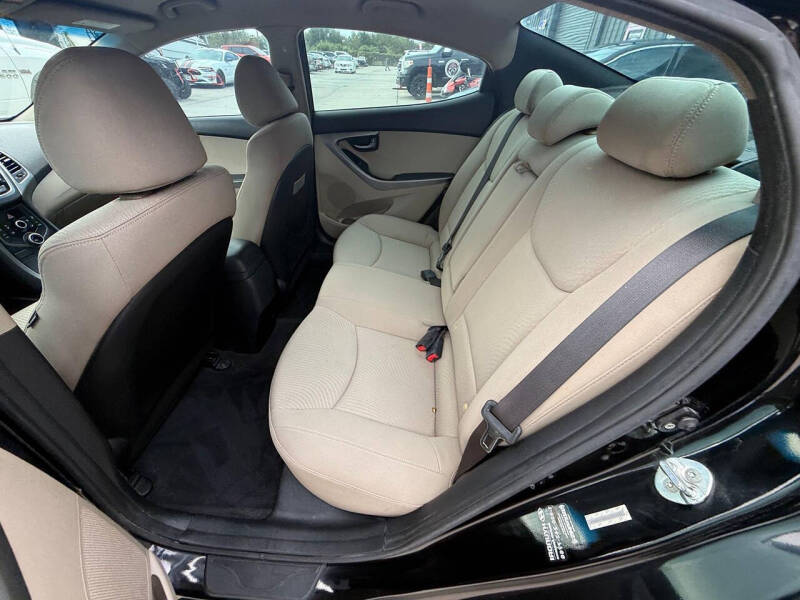 2014 Hyundai Elantra SE