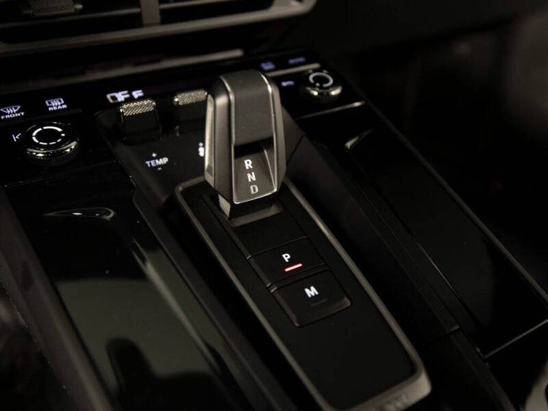 2025 Porsche 911 Carrera 4 GTS