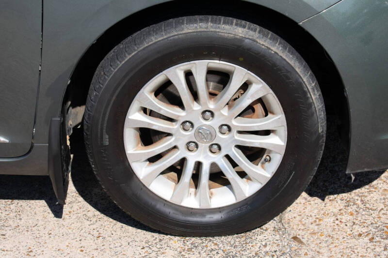 2013 Toyota Sienna XLE 8-Passenger