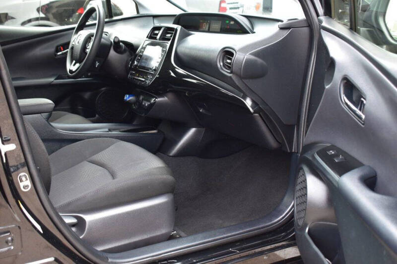 2022 Toyota Prius LE