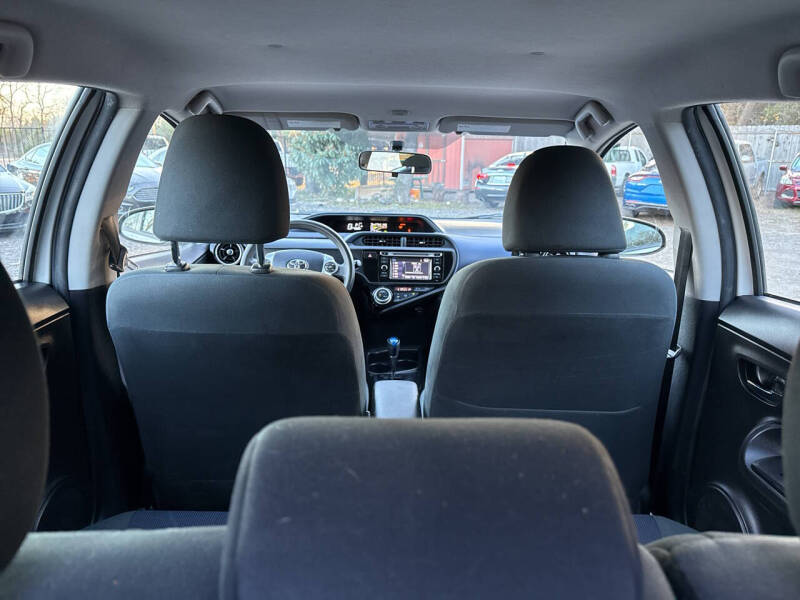 2016 Toyota Prius c Three