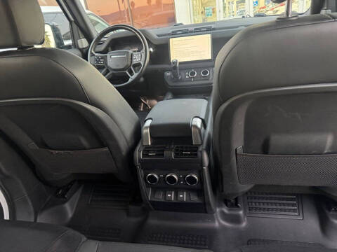 2024 Land Rover Defender 130 P400 X-Dynamic SE