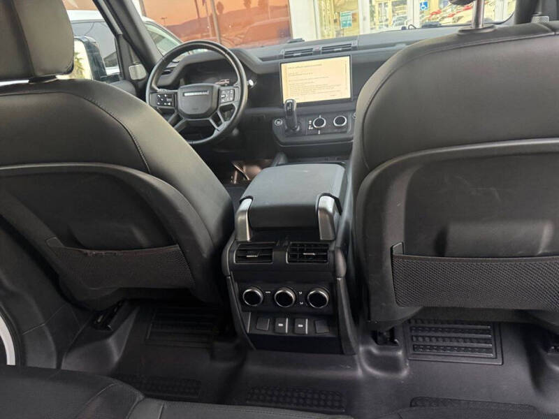 2024 Land Rover Defender 130 P400 X-Dynamic SE