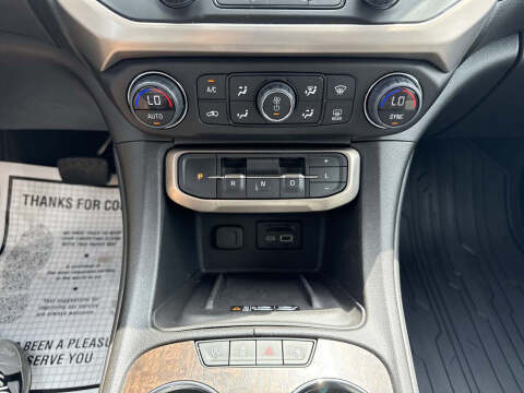 2023 GMC Acadia Denali