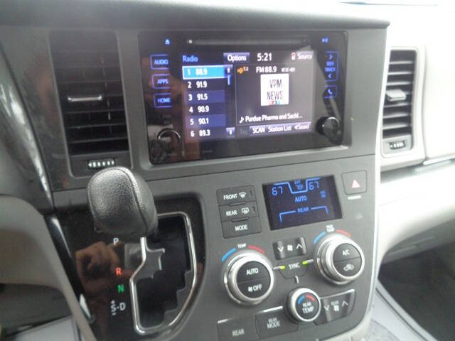 2017 Toyota Sienna LE 8-Passenger