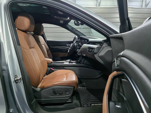 2022 Audi e-tron quattro Premium Plus