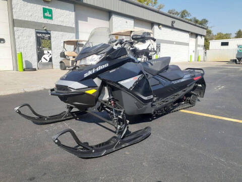 2019 Ski-Doo MXZ® X 850 E-TEC Ripsaw 1