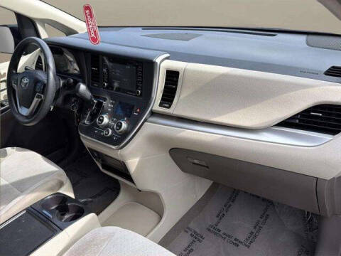 2019 Toyota Sienna LE 8-Passenger