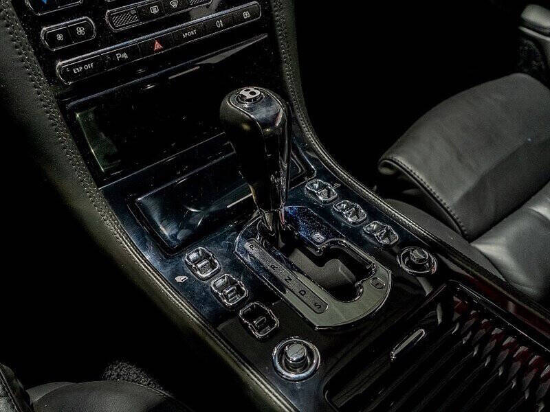 2008 Bentley Azure 32