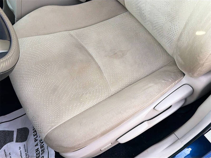 2012 Toyota Prius v Two