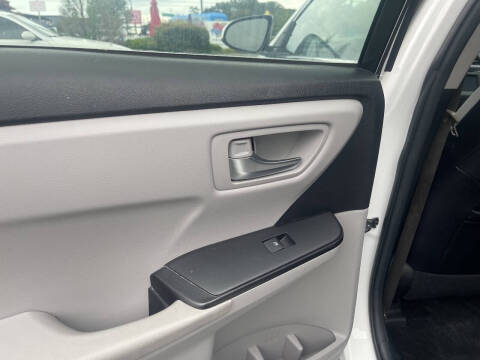 2017 Toyota Camry LE