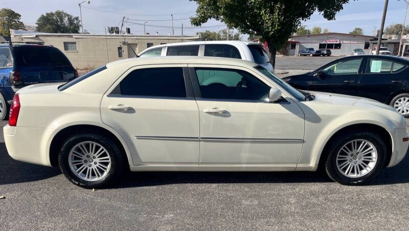 2008 Chrysler 300 LX photo 3