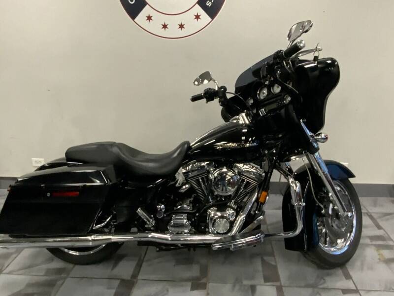 2006 Harley-Davidson FLHX STREET GLIDE for sale at CHICAGO CYCLES & MOTORSPORTS INC. in Stone Park IL