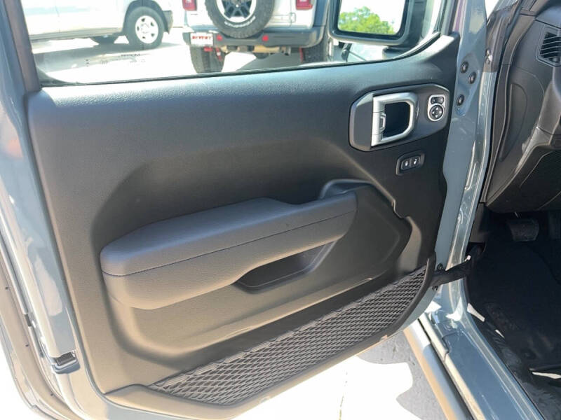 2024 Jeep Gladiator Sport