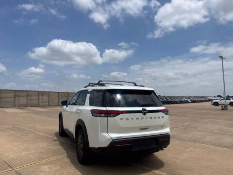 2023 Nissan Pathfinder SV