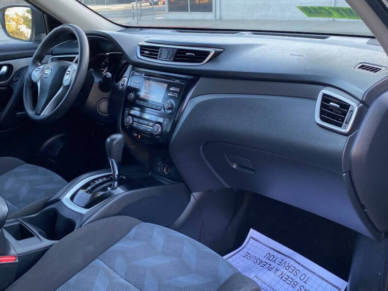 2016 Nissan Rogue SV