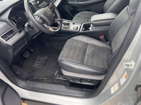 2023 Mitsubishi Outlander SE