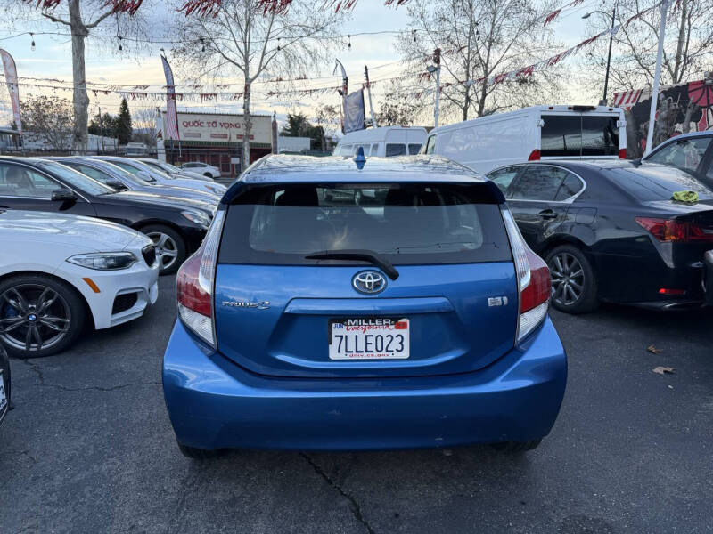 2015 Toyota Prius c Two