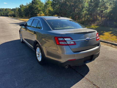 2013 Ford Taurus SE