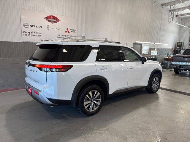 2025 Nissan Pathfinder SL